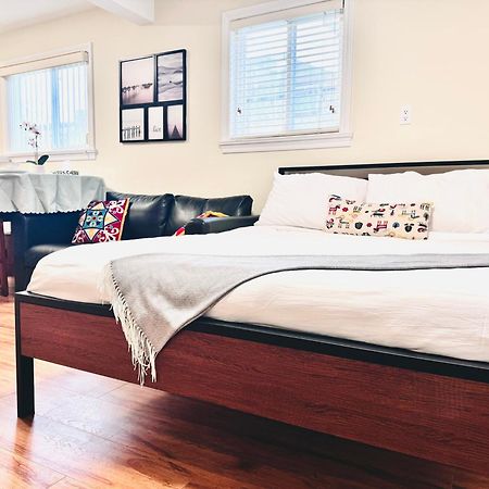 Cozy 2 Beds Spacious Rooms,Close To Transit バンクーバー エクステリア 写真