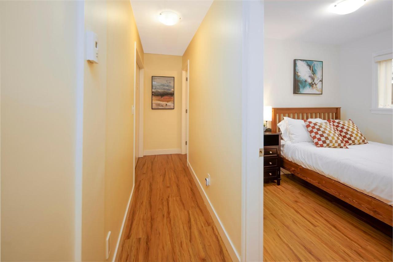 Cozy 2 Beds Spacious Rooms,Close To Transit バンクーバー エクステリア 写真