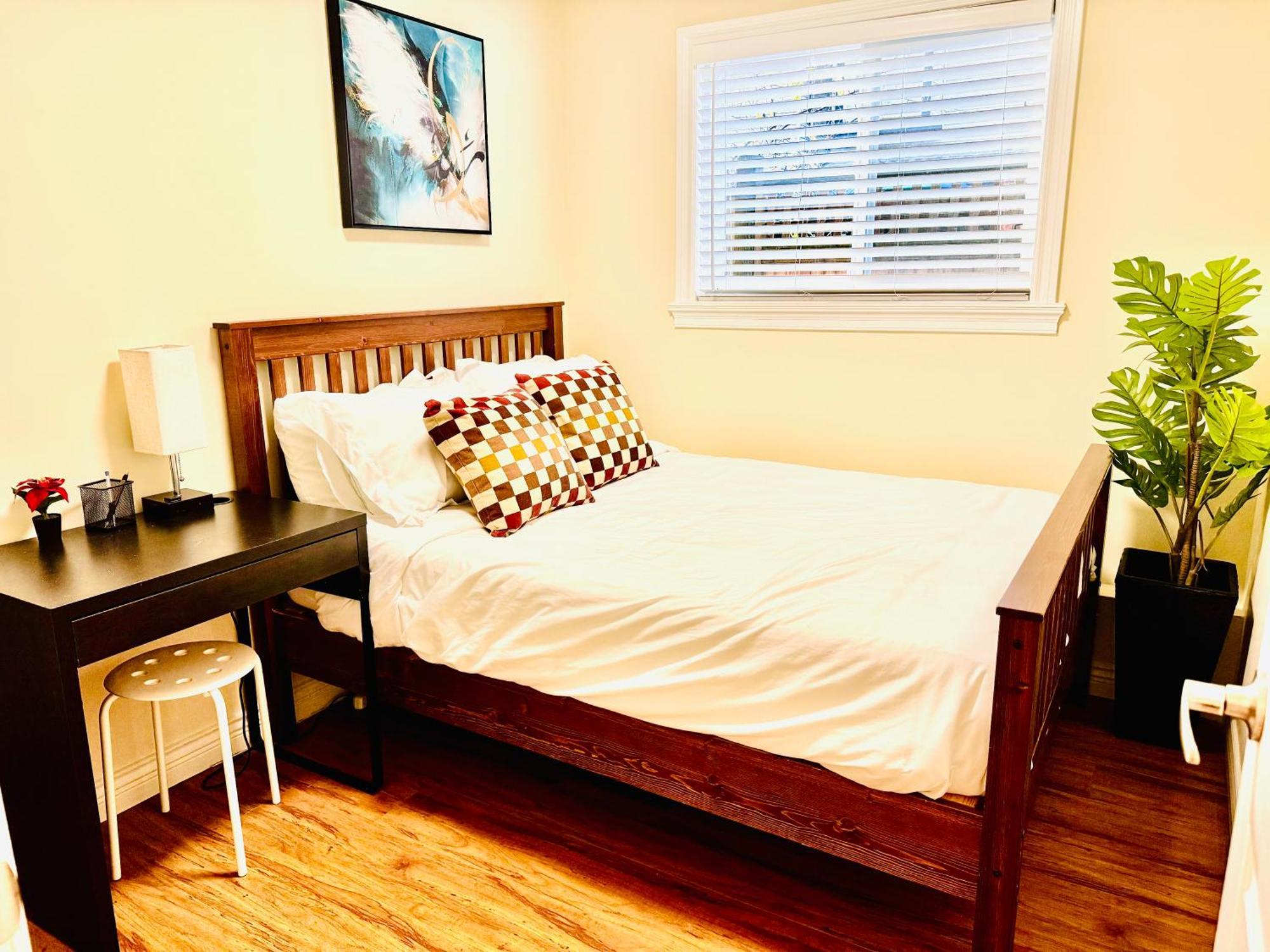 Cozy 2 Beds Spacious Rooms,Close To Transit バンクーバー エクステリア 写真